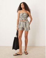 co-ord in check design