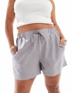 Curve tailored pull on short in grey