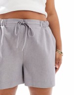 Curve tailored pull on short in grey