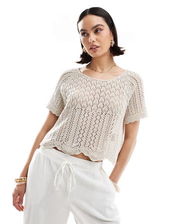 crochet short sve top in beige